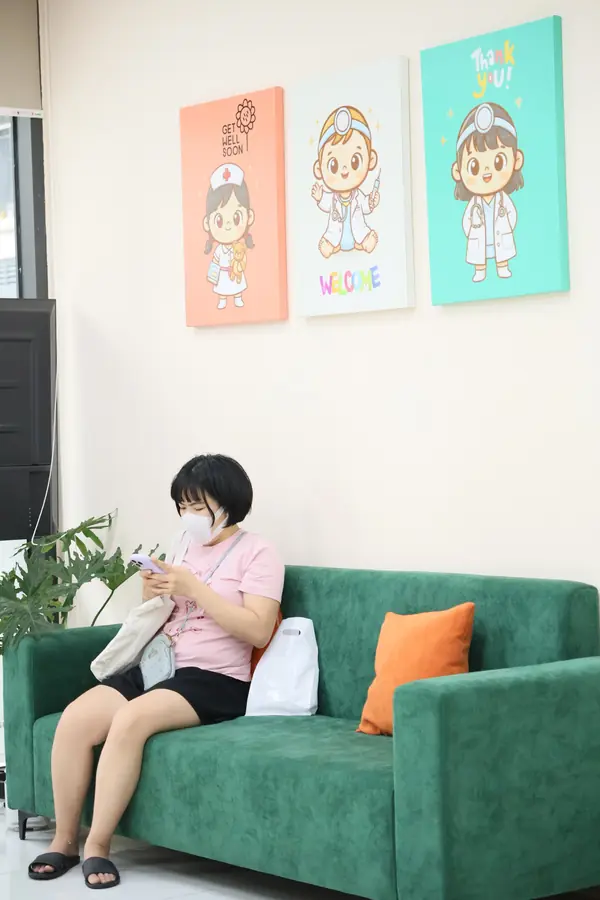 Khu chờ khám thân thiện với trẻ em tại Phòng khám Nhi Kily